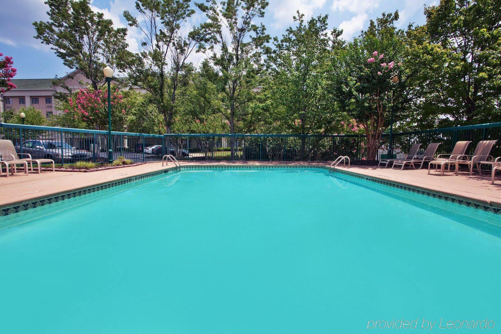 Holiday Inn Express Hotel & Suites Atlanta Buckhead By Ihg Eksteriør billede